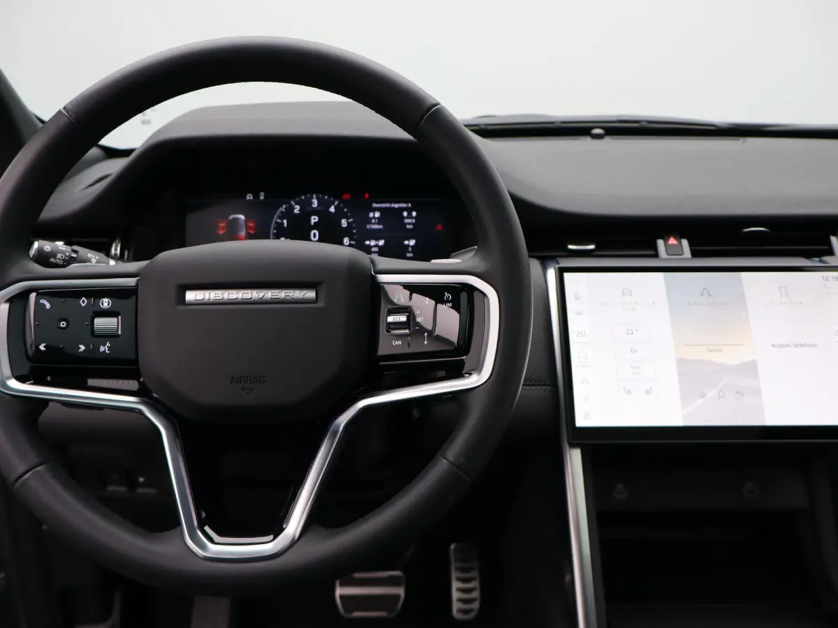 P300e R-Dynamic SE | Stoelverwarming | Adaptive cruise control | Memory stoel |