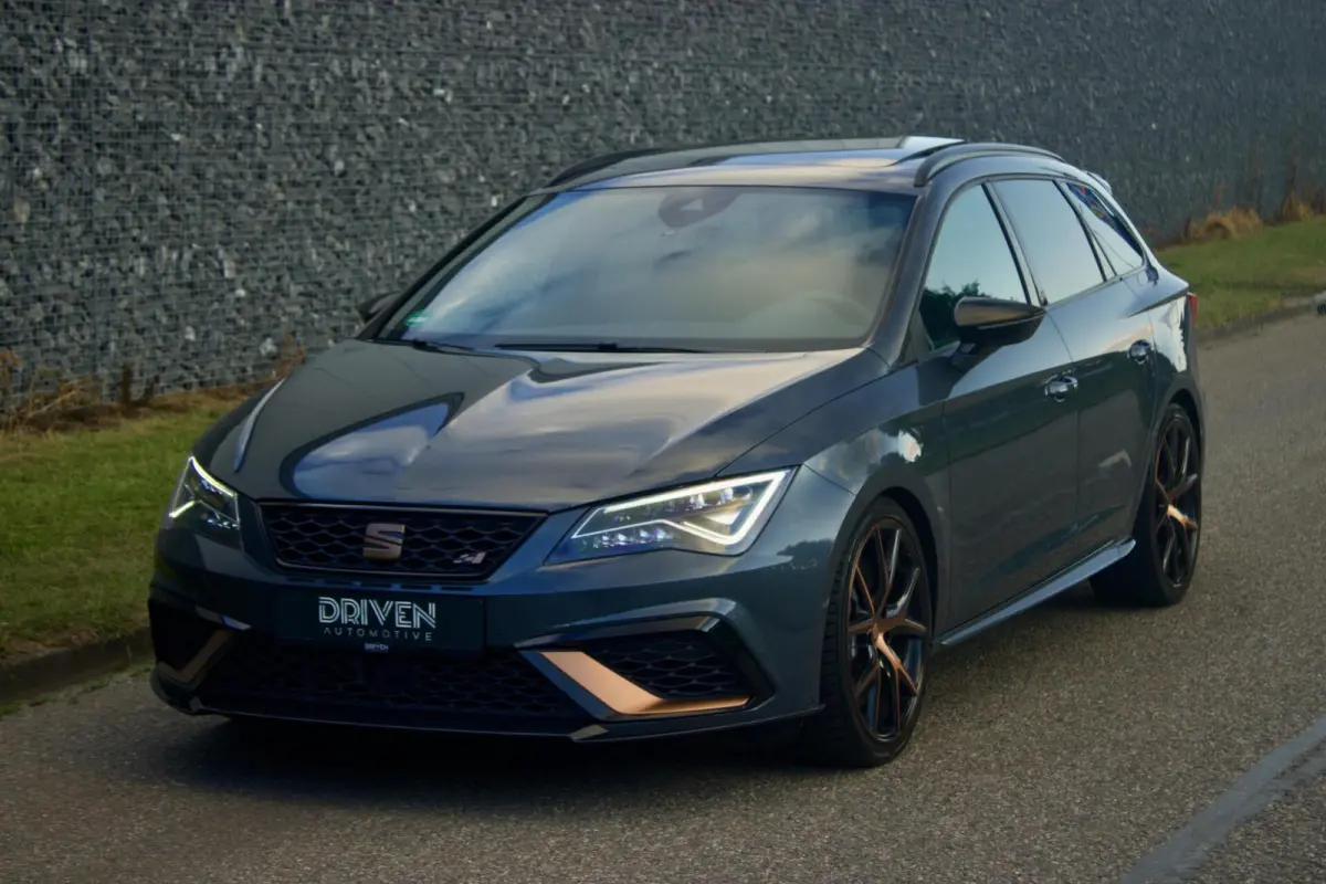 CUPRA R ST 300 | Brembo - Carbon - Pano - Beats