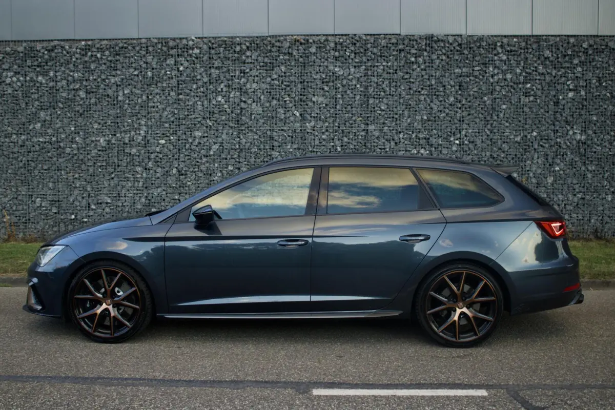 CUPRA R ST 300 | Brembo - Carbon - Pano - Beats