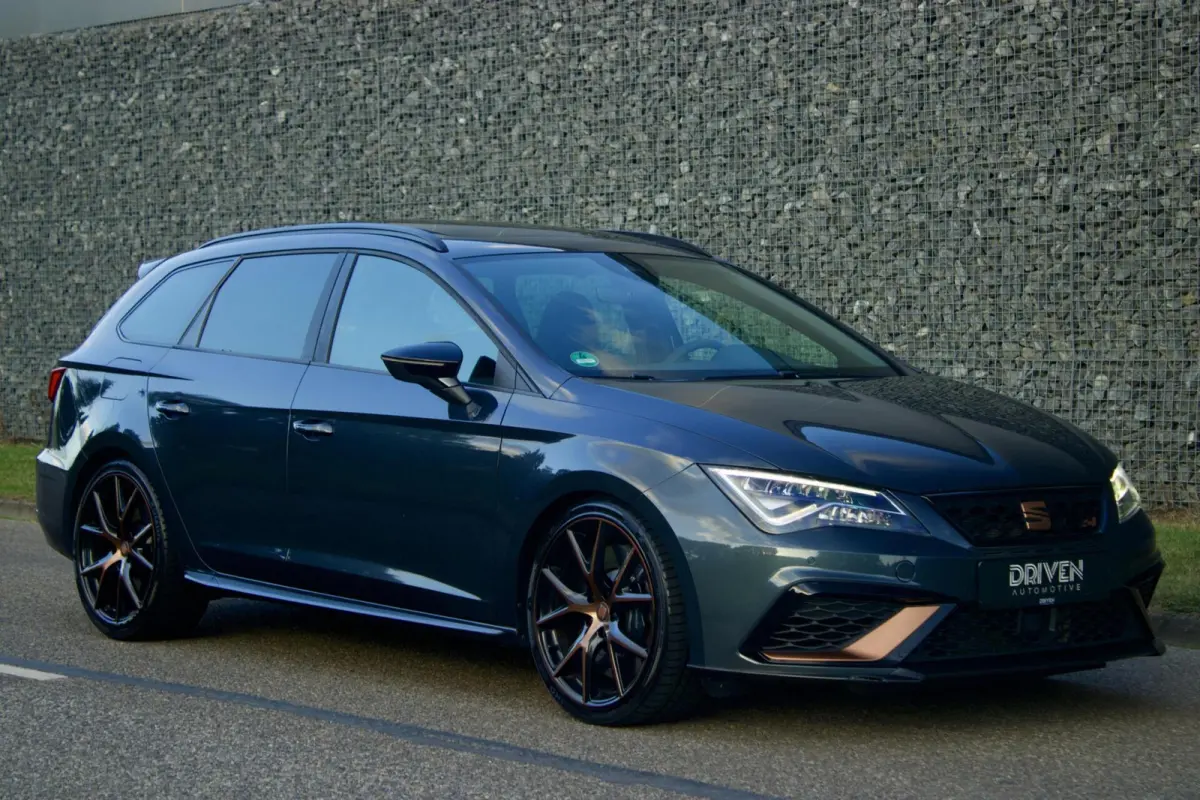 CUPRA R ST 300 | Brembo - Carbon - Pano - Beats