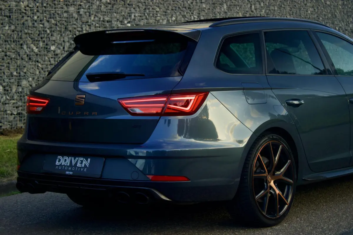 CUPRA R ST 300 | Brembo - Carbon - Pano - Beats