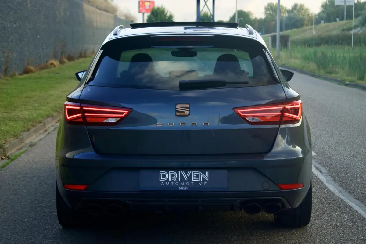 CUPRA R ST 300 | Brembo - Carbon - Pano - Beats