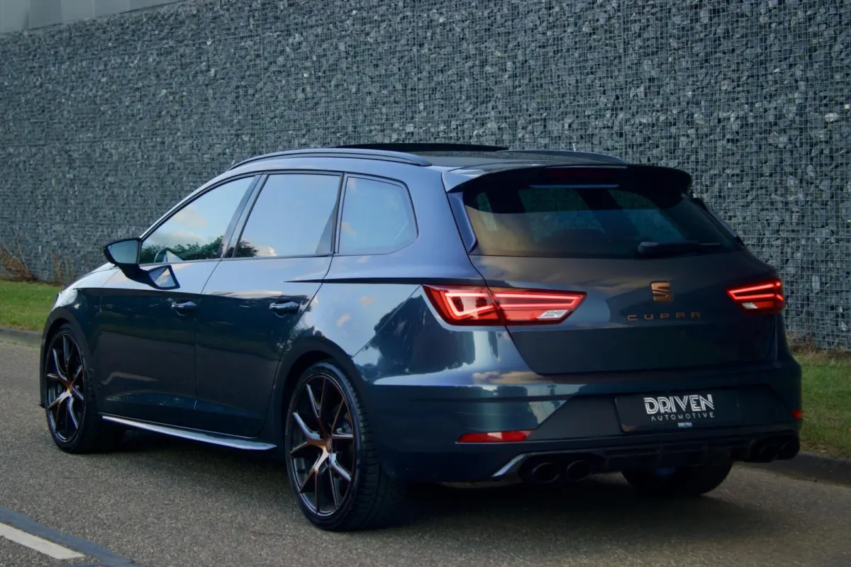 CUPRA R ST 300 | Brembo - Carbon - Pano - Beats