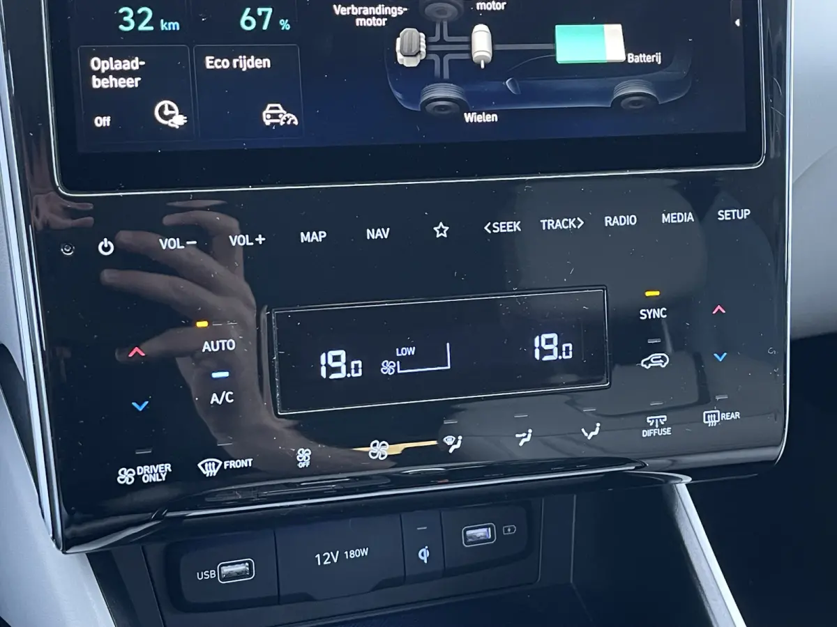 1.6 T-GDI PHEV Premium Sky 4WD | Pano | Leder | LED