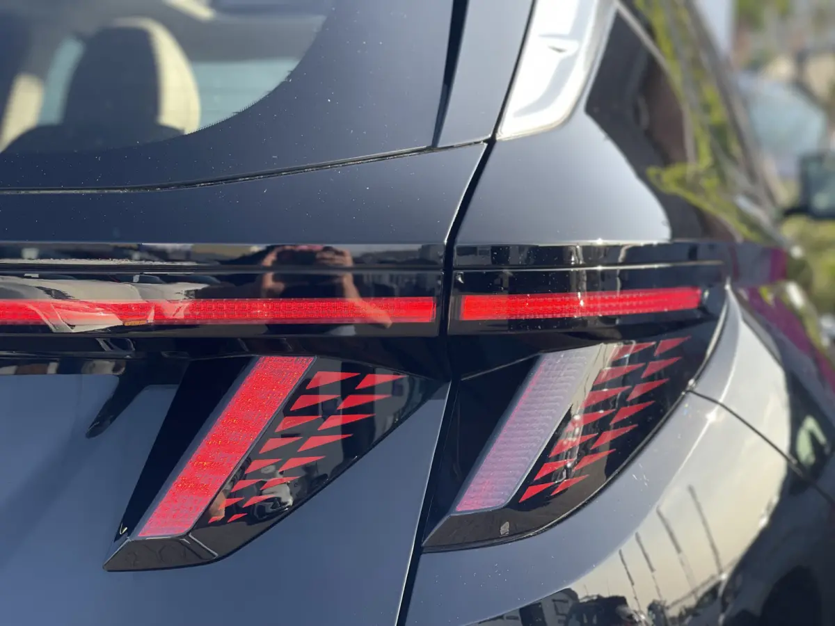 1.6 T-GDI PHEV Premium Sky 4WD | Pano | Leder | LED