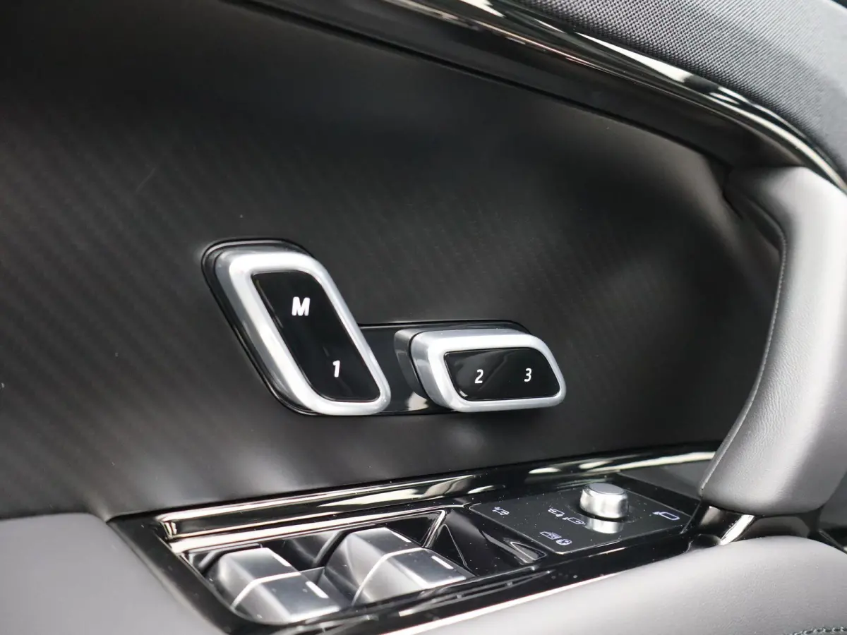 4.4 P635 SV Carbon | SV kleur Petrolix Gloss | Carbon Ceramic Remsysteem | Exposed Carbon motorkap | Towing Pack |