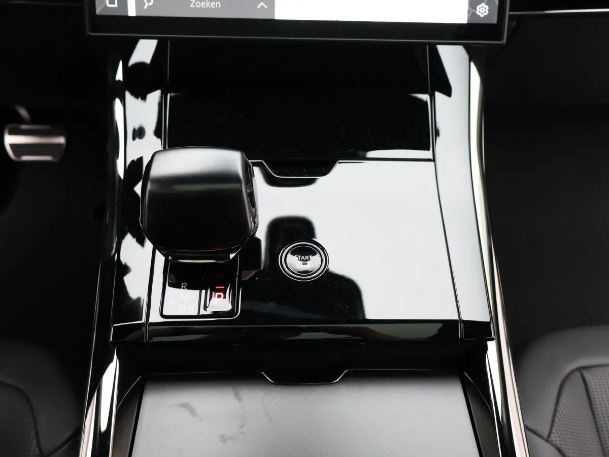 4.4 P635 SV Carbon | SV kleur Petrolix Gloss | Carbon Ceramic Remsysteem | Exposed Carbon motorkap | Towing Pack |