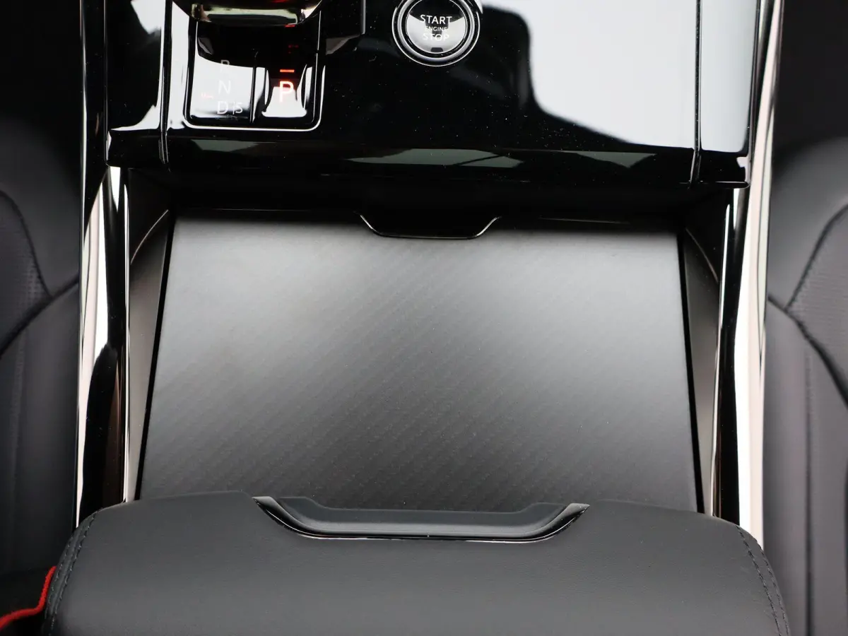 4.4 P635 SV Carbon | SV kleur Petrolix Gloss | Carbon Ceramic Remsysteem | Exposed Carbon motorkap | Towing Pack |
