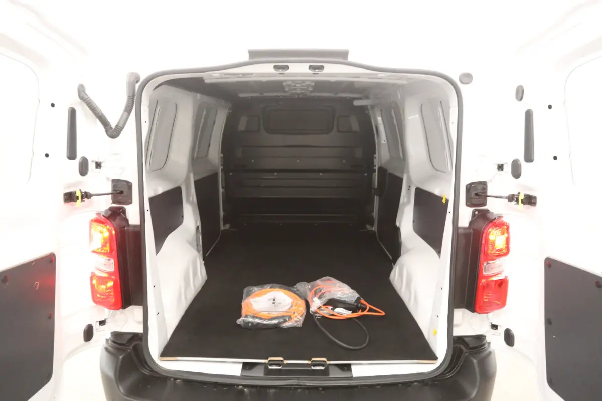 Electric 75 kWh L2H1 Range | Snelladen | SOH 99% | Airco | Cruise | 3 Zits | Carplay | Parkeersens.