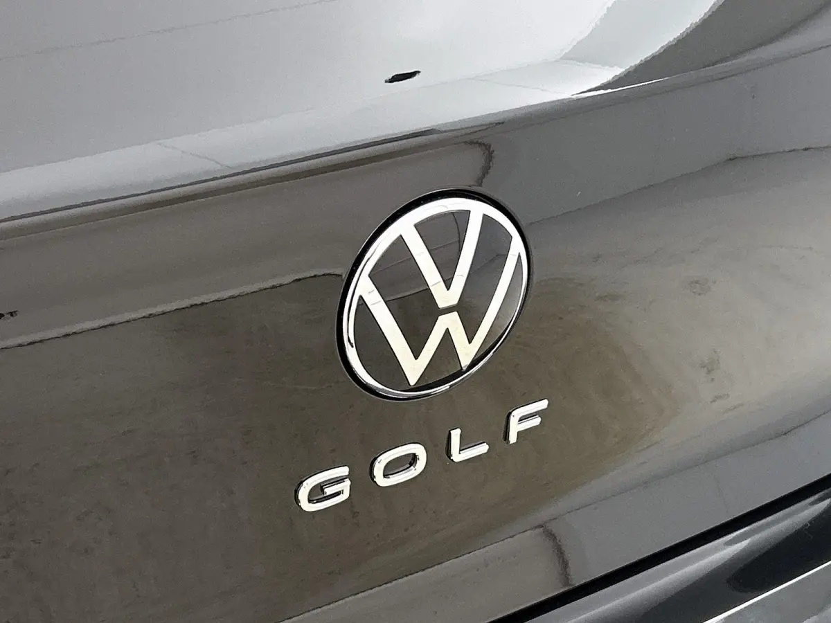 1.5 eHybrid Style Edition 204 PK Plug-in Hybrid | Trekhaak | Panoramadak | Apple Carplay draadloos | Keyless access | Dodehoeksensoren | Ruiten getint | Adaptive cruise control | LED koplamp