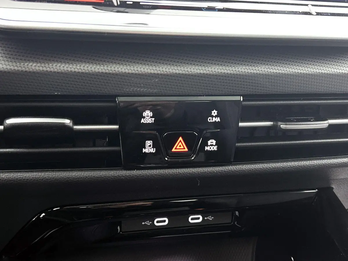 1.5 eHybrid Style Edition 204 PK Plug-in Hybrid | Trekhaak | Panoramadak | Apple Carplay draadloos | Keyless access | Dodehoeksensoren | Ruiten getint | Adaptive cruise control | LED koplamp