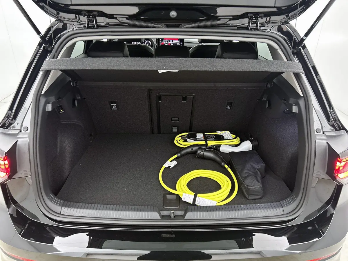 1.5 eHybrid Style Edition 204 PK Plug-in Hybrid | Trekhaak | Panoramadak | Apple Carplay draadloos | Keyless access | Dodehoeksensoren | Ruiten getint | Adaptive cruise control | LED koplamp