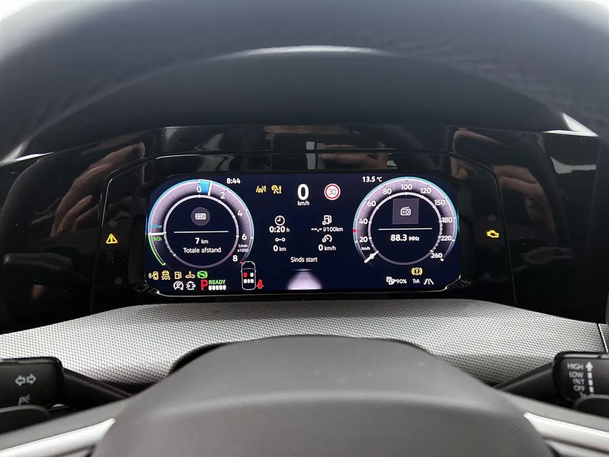 1.5 eHybrid Style Edition 204 PK Plug-in Hybrid | Trekhaak | Panoramadak | Apple Carplay draadloos | Keyless access | Dodehoeksensoren | Ruiten getint | Adaptive cruise control | LED koplamp