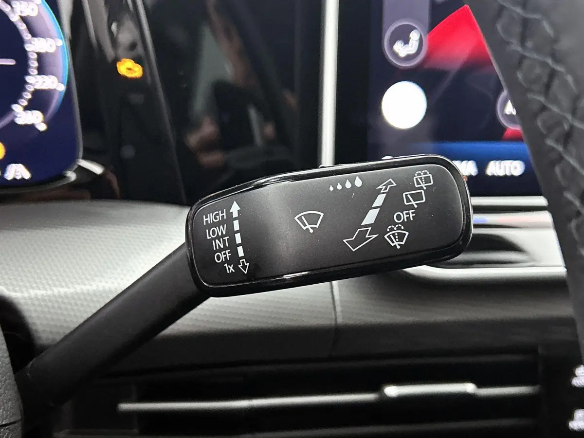 1.5 eHybrid Style Edition 204 PK Plug-in Hybrid | Trekhaak | Panoramadak | Apple Carplay draadloos | Keyless access | Dodehoeksensoren | Ruiten getint | Adaptive cruise control | LED koplamp