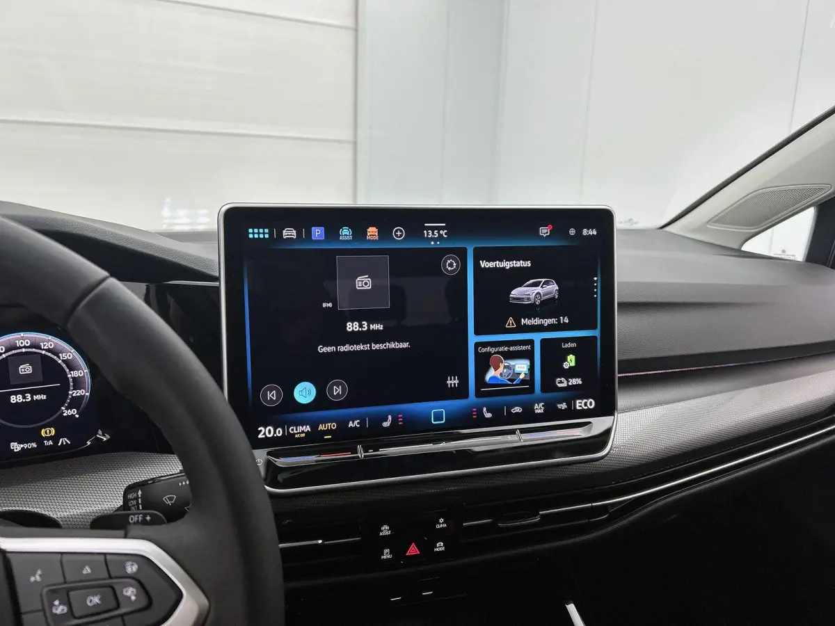 1.5 eHybrid Style Edition 204 PK Plug-in Hybrid | Trekhaak | Panoramadak | Apple Carplay draadloos | Keyless access | Dodehoeksensoren | Ruiten getint | Adaptive cruise control | LED koplamp
