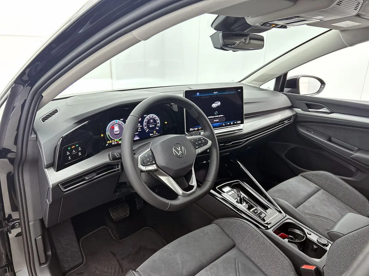1.5 eHybrid Style Edition 204 PK Plug-in Hybrid | Trekhaak | Panoramadak | Apple Carplay draadloos | Keyless access | Dodehoeksensoren | Ruiten getint | Adaptive cruise control | LED koplamp