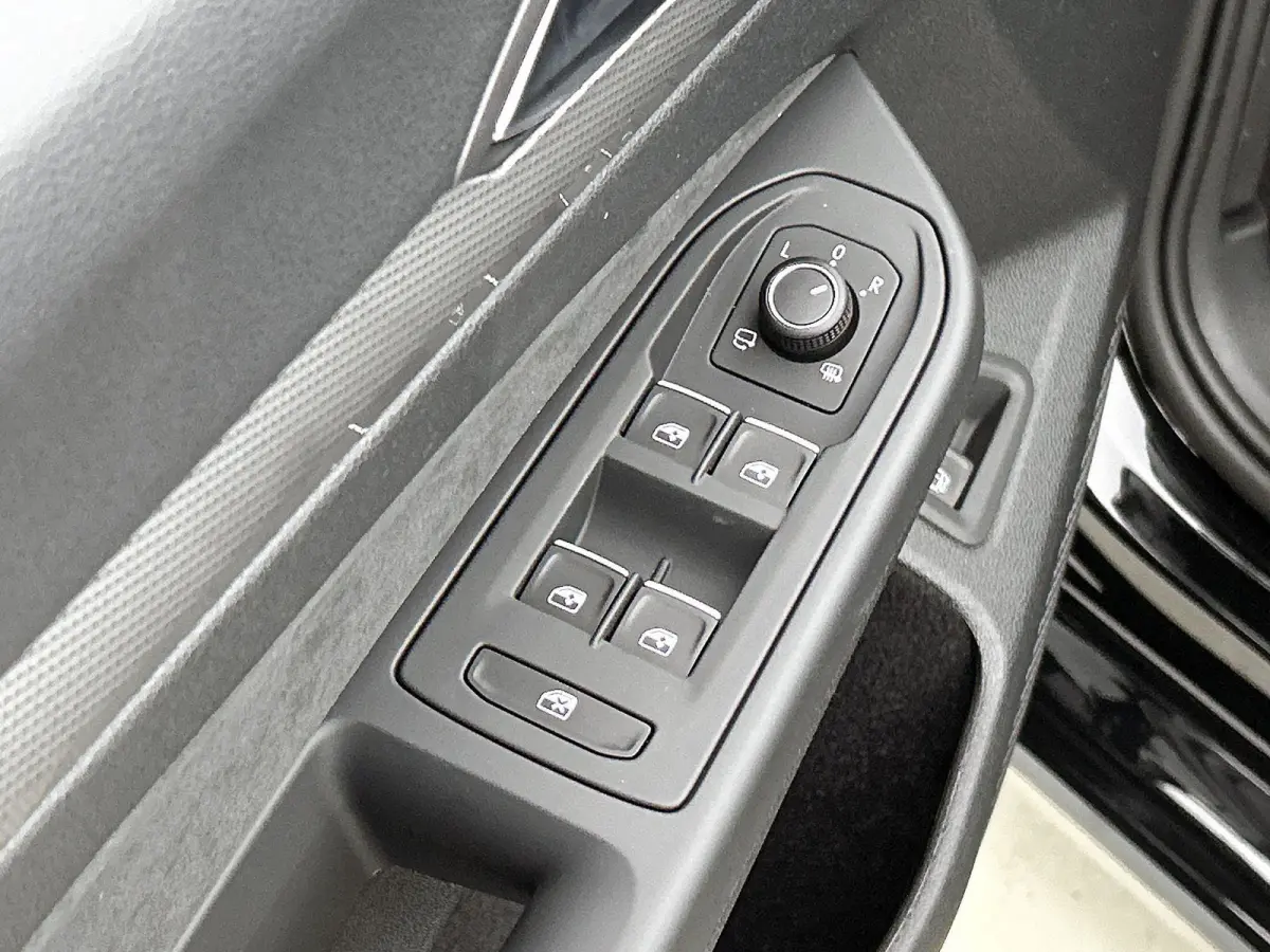1.5 eHybrid Style Edition 204 PK Plug-in Hybrid | Trekhaak | Panoramadak | Apple Carplay draadloos | Keyless access | Dodehoeksensoren | Ruiten getint | Adaptive cruise control | LED koplamp