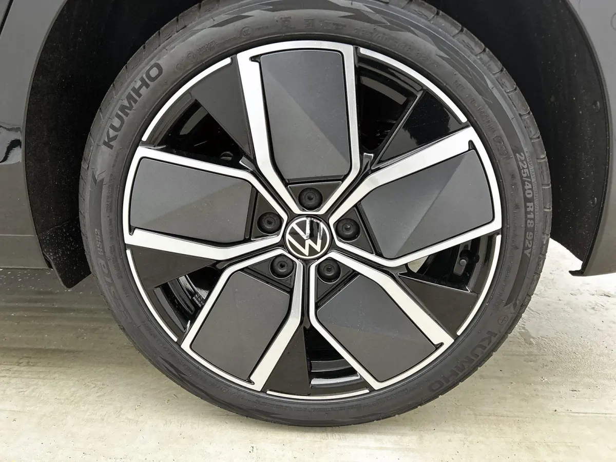 1.5 eHybrid Style Edition 204 PK Plug-in Hybrid | Trekhaak | Panoramadak | Apple Carplay draadloos | Keyless access | Dodehoeksensoren | Ruiten getint | Adaptive cruise control | LED koplamp