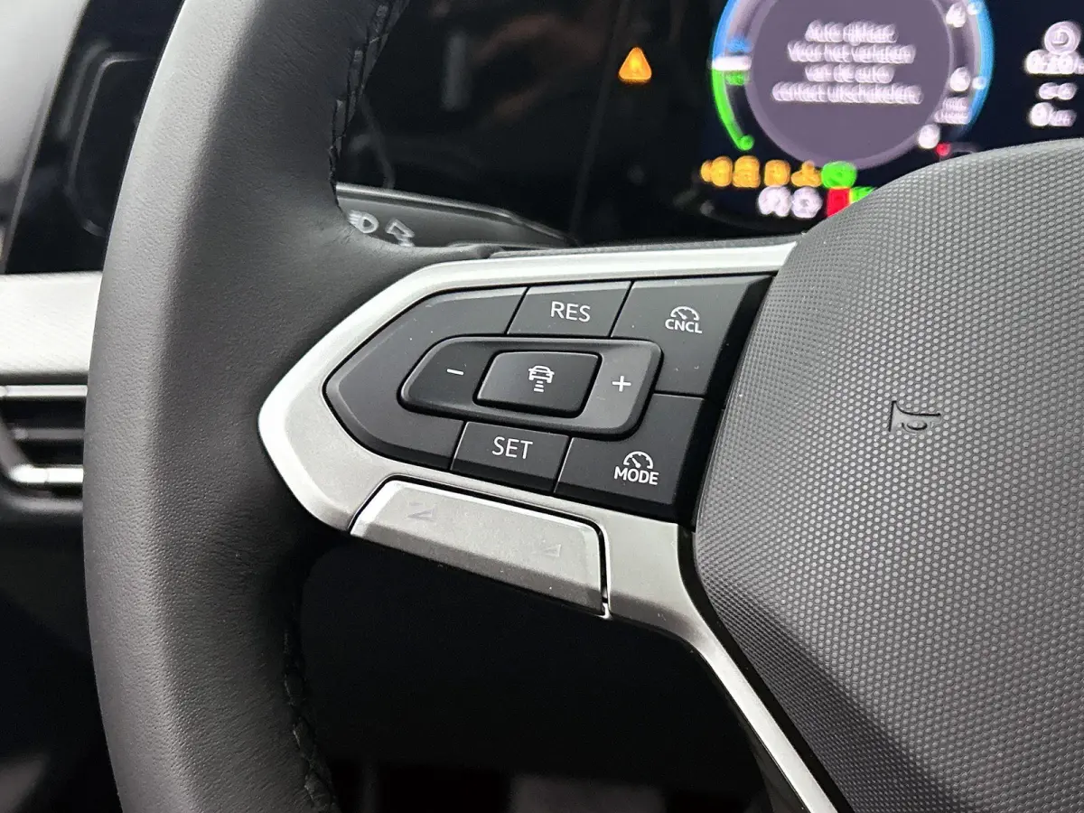 1.5 eHybrid Style Edition 204 PK Plug-in Hybrid | Trekhaak | Panoramadak | Apple Carplay draadloos | Keyless access | Dodehoeksensoren | Ruiten getint | Adaptive cruise control | LED koplamp