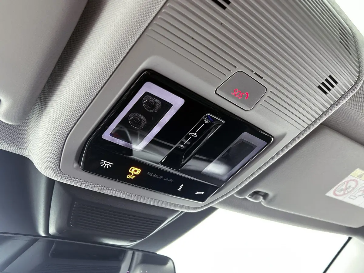 1.5 eHybrid Style Edition 204 PK Plug-in Hybrid | Trekhaak | Panoramadak | Apple Carplay draadloos | Keyless access | Dodehoeksensoren | Ruiten getint | Adaptive cruise control | LED koplamp