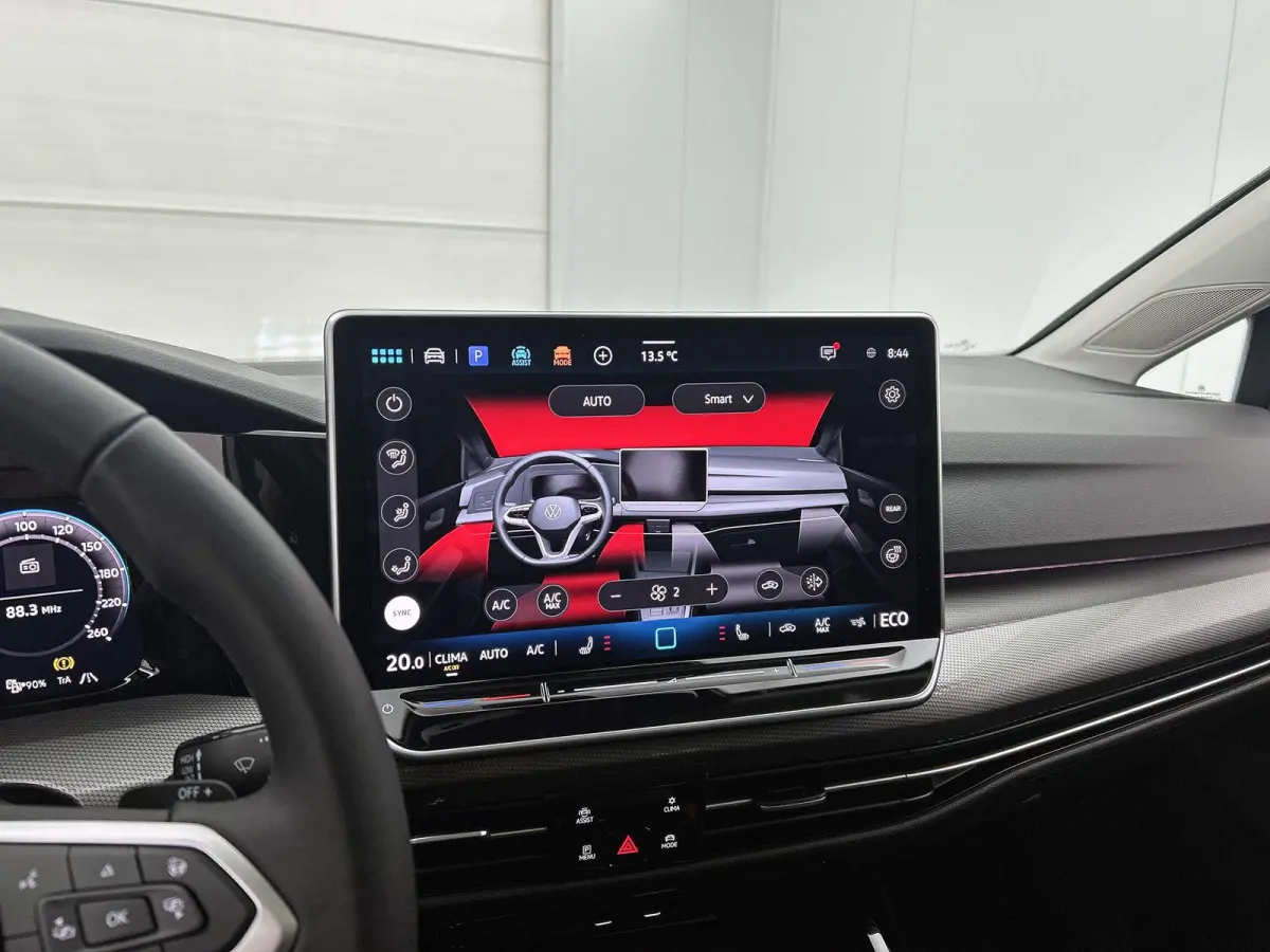 1.5 eHybrid Style Edition 204 PK Plug-in Hybrid | Trekhaak | Panoramadak | Apple Carplay draadloos | Keyless access | Dodehoeksensoren | Ruiten getint | Adaptive cruise control | LED koplamp