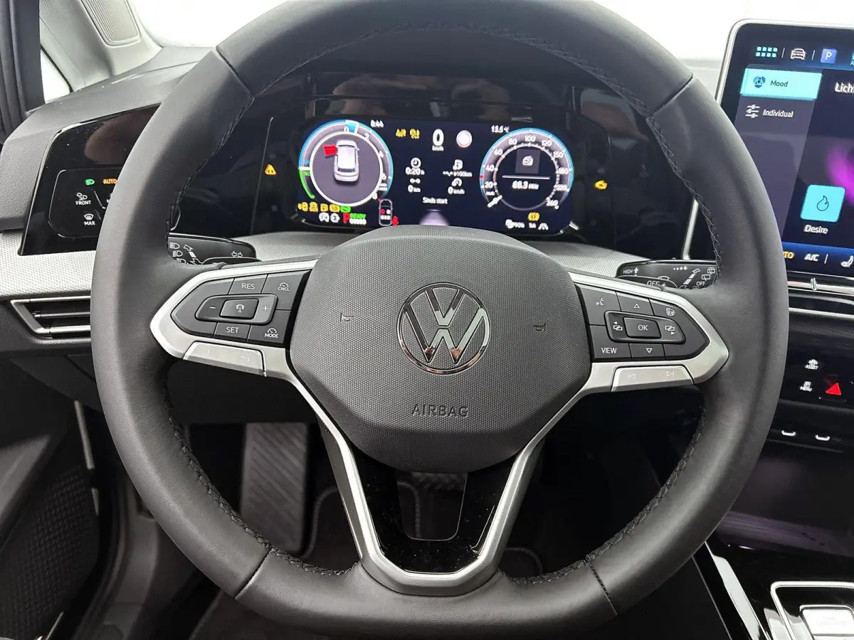 1.5 eHybrid Style Edition 204 PK Plug-in Hybrid | Trekhaak | Panoramadak | Apple Carplay draadloos | Keyless access | Dodehoeksensoren | Ruiten getint | Adaptive cruise control | LED koplamp