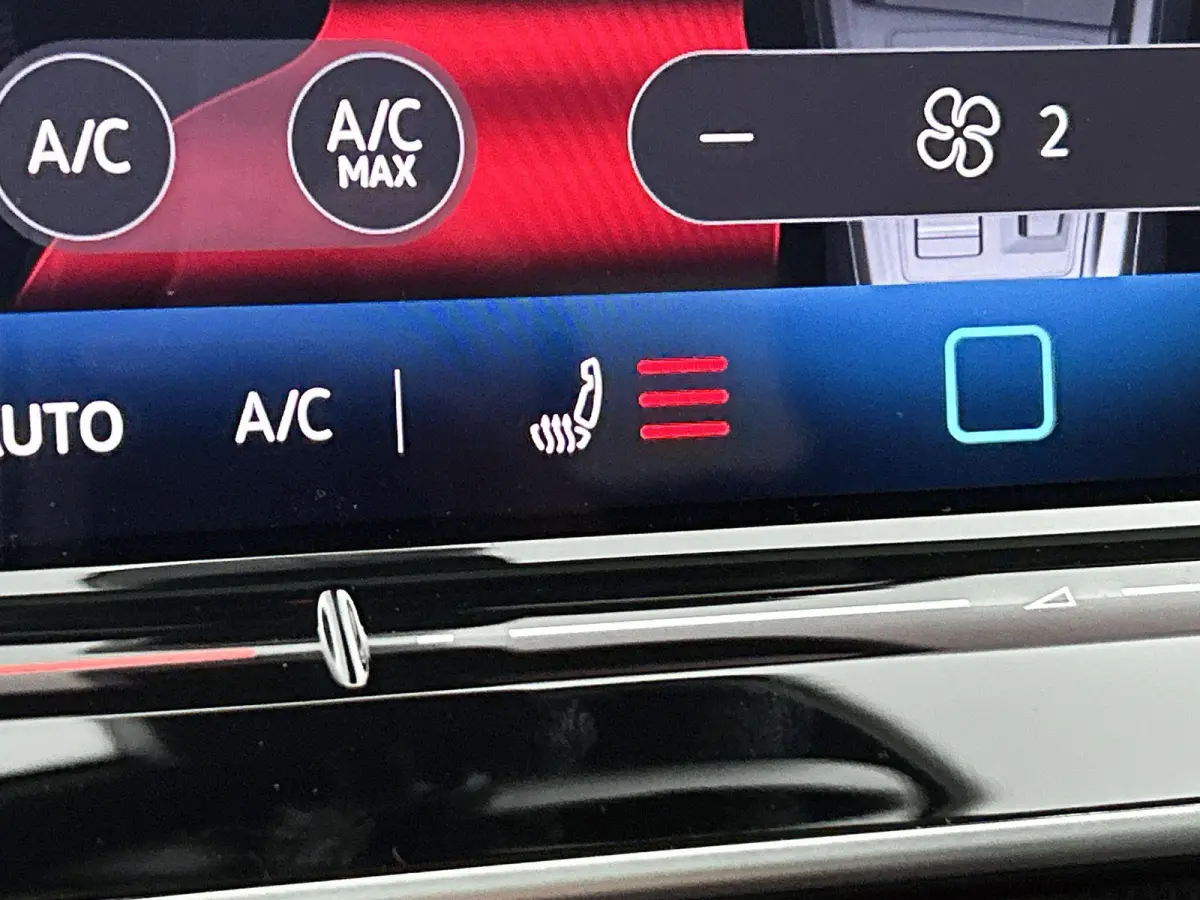 1.5 eHybrid Style Edition 204 PK Plug-in Hybrid | Trekhaak | Panoramadak | Apple Carplay draadloos | Keyless access | Dodehoeksensoren | Ruiten getint | Adaptive cruise control | LED koplamp