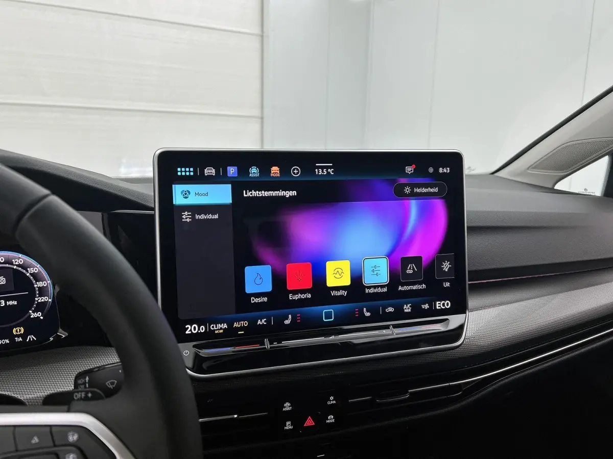 1.5 eHybrid Style Edition 204 PK Plug-in Hybrid | Trekhaak | Panoramadak | Apple Carplay draadloos | Keyless access | Dodehoeksensoren | Ruiten getint | Adaptive cruise control | LED koplamp