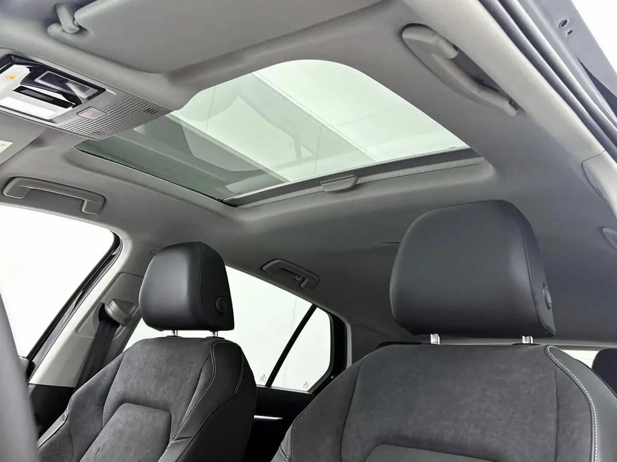 1.5 eHybrid Style Edition 204 PK Plug-in Hybrid | Trekhaak | Panoramadak | Apple Carplay draadloos | Keyless access | Dodehoeksensoren | Ruiten getint | Adaptive cruise control | LED koplamp