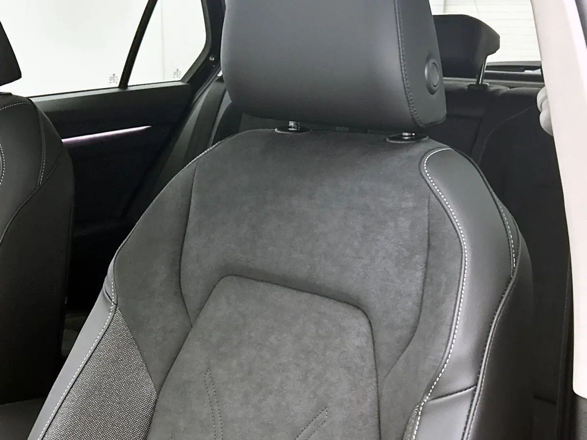 1.5 eHybrid Style Edition 204 PK Plug-in Hybrid | Trekhaak | Panoramadak | Apple Carplay draadloos | Keyless access | Dodehoeksensoren | Ruiten getint | Adaptive cruise control | LED koplamp