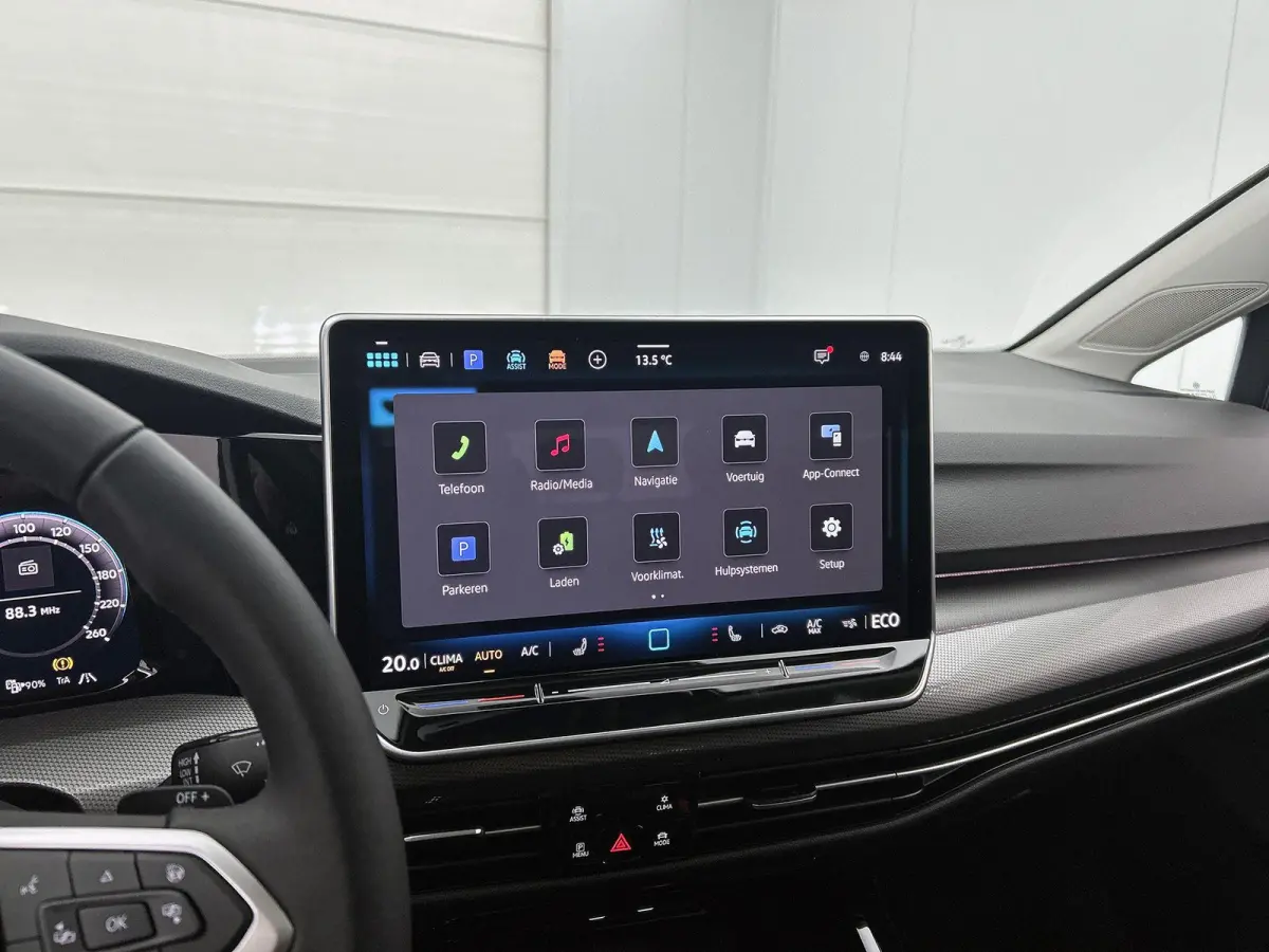 1.5 eHybrid Style Edition 204 PK Plug-in Hybrid | Trekhaak | Panoramadak | Apple Carplay draadloos | Keyless access | Dodehoeksensoren | Ruiten getint | Adaptive cruise control | LED koplamp
