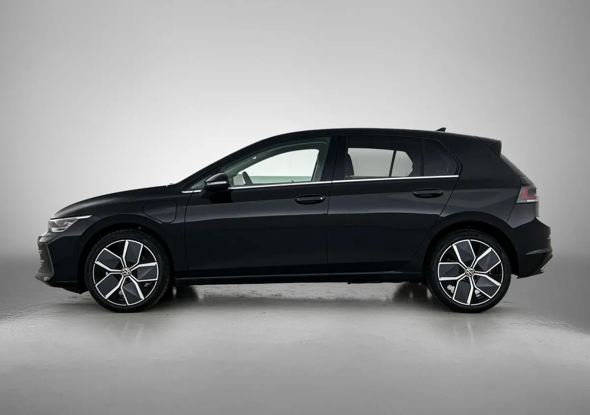 1.5 eHybrid Style Edition 204 PK Plug-in Hybrid | Trekhaak | Panoramadak | Apple Carplay draadloos | Keyless access | Dodehoeksensoren | Ruiten getint | Adaptive cruise control | LED koplamp
