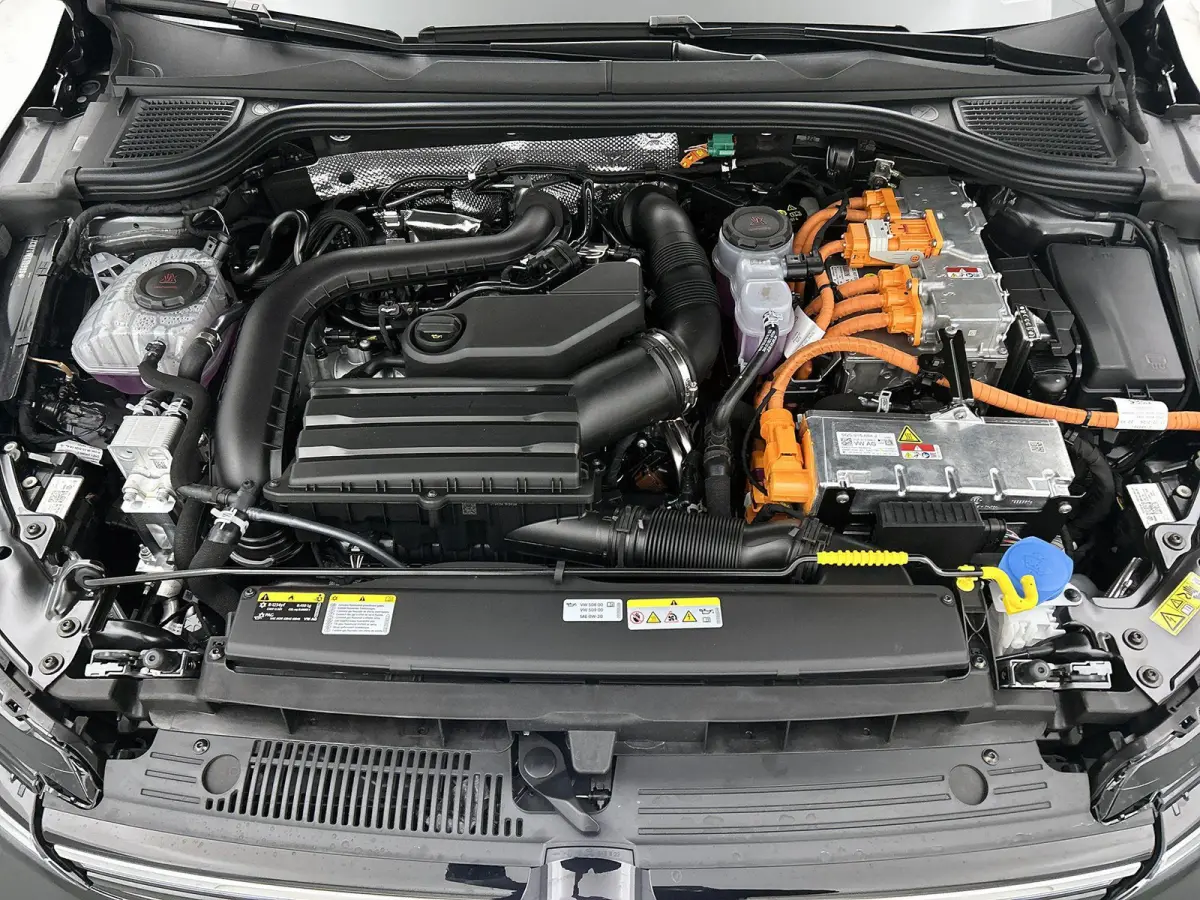 1.5 eHybrid Style Edition 204 PK Plug-in Hybrid | Trekhaak | Panoramadak | Apple Carplay draadloos | Keyless access | Dodehoeksensoren | Ruiten getint | Adaptive cruise control | LED koplamp