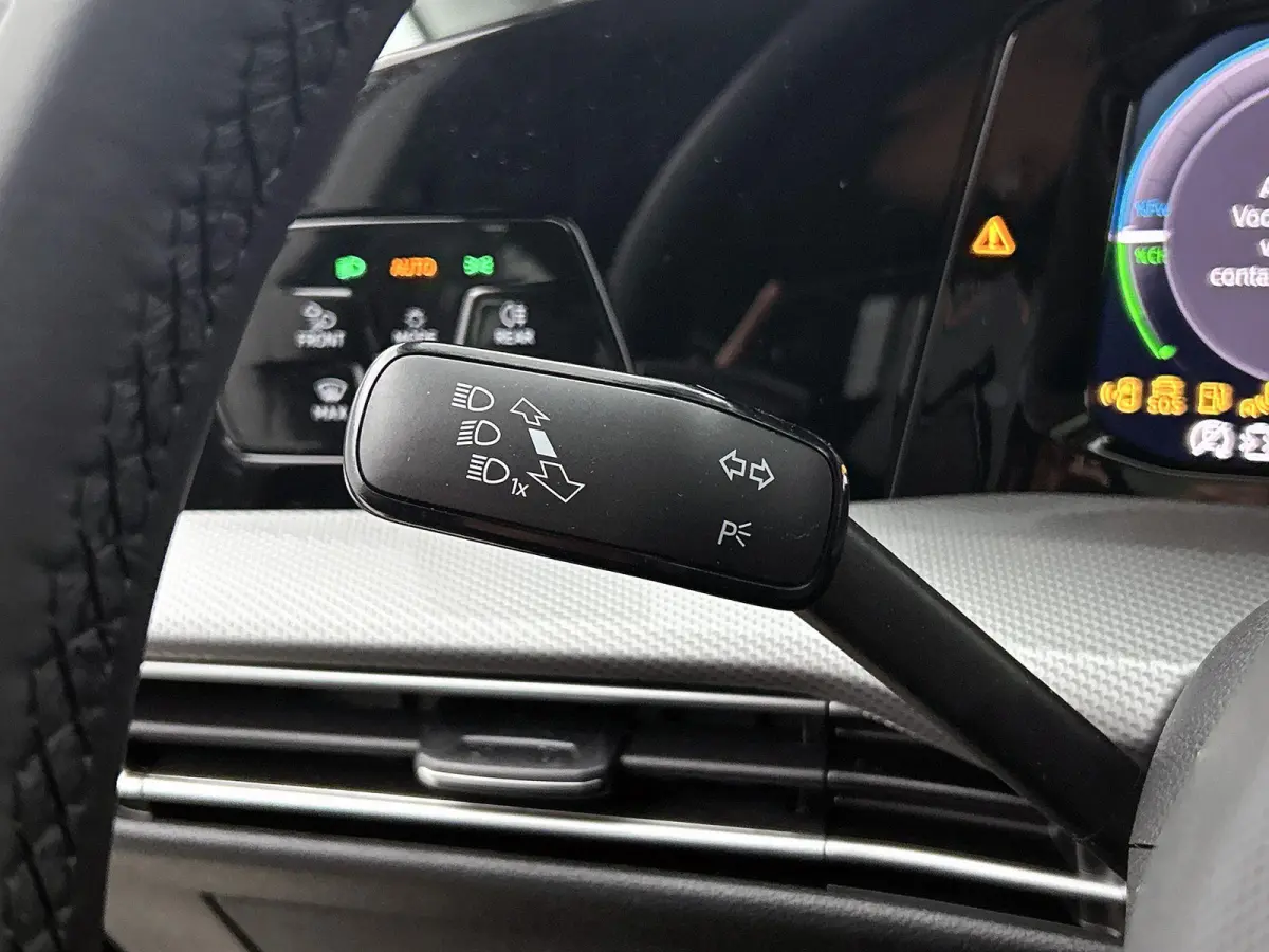 1.5 eHybrid Style Edition 204 PK Plug-in Hybrid | Trekhaak | Panoramadak | Apple Carplay draadloos | Keyless access | Dodehoeksensoren | Ruiten getint | Adaptive cruise control | LED koplamp