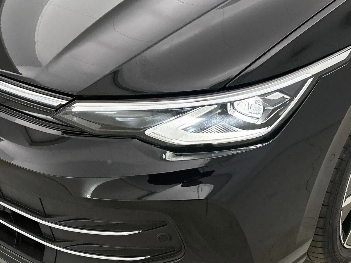 1.5 eHybrid Style Edition 204 PK Plug-in Hybrid | Trekhaak | Panoramadak | Apple Carplay draadloos | Keyless access | Dodehoeksensoren | Ruiten getint | Adaptive cruise control | LED koplamp