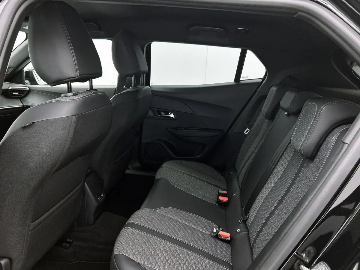 1.2 145pk Hybrid Allure Automaat | Navigatie | Adaptieve Cruise Control | LED | 17"LMV | Climate Control | Camera Voor + Achter | Dodehoekdetectie | Apple Carplay/Android Auto |