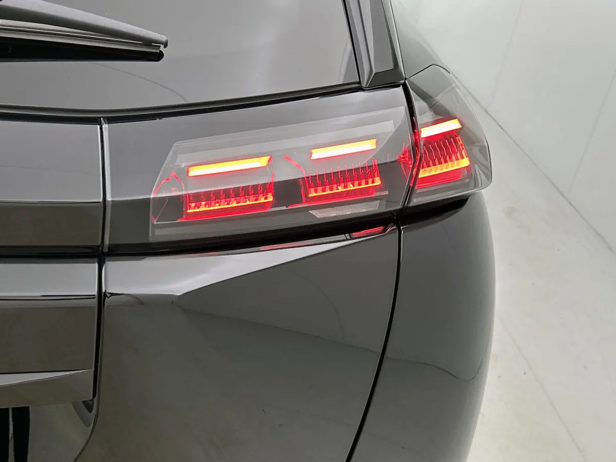 1.2 145pk Hybrid Allure Automaat | Navigatie | Adaptieve Cruise Control | LED | 17"LMV | Climate Control | Camera Voor + Achter | Dodehoekdetectie | Apple Carplay/Android Auto |