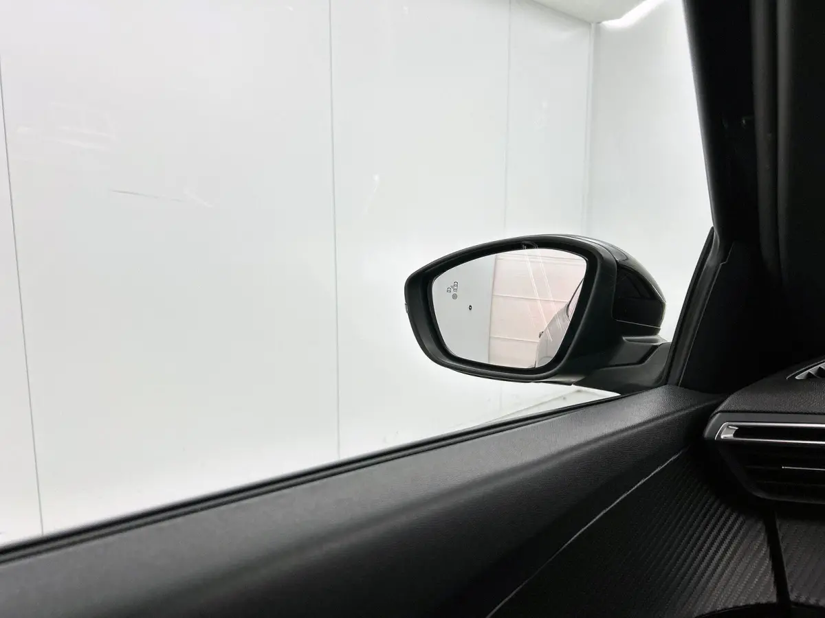1.2 145pk Hybrid Allure Automaat | Navigatie | Adaptieve Cruise Control | LED | 17"LMV | Climate Control | Camera Voor + Achter | Dodehoekdetectie | Apple Carplay/Android Auto |