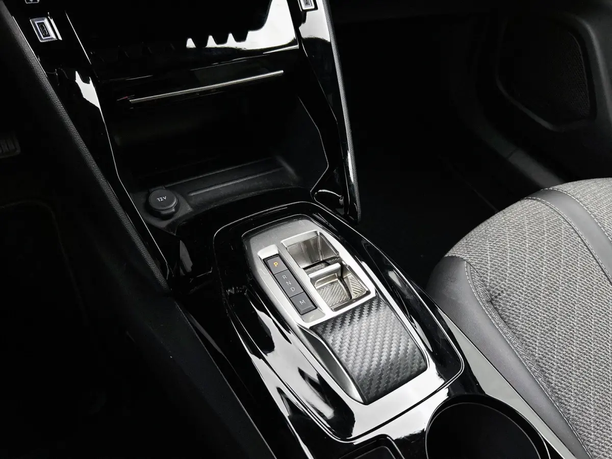 1.2 145pk Hybrid Allure Automaat | Navigatie | Adaptieve Cruise Control | LED | 17"LMV | Climate Control | Camera Voor + Achter | Dodehoekdetectie | Apple Carplay/Android Auto |