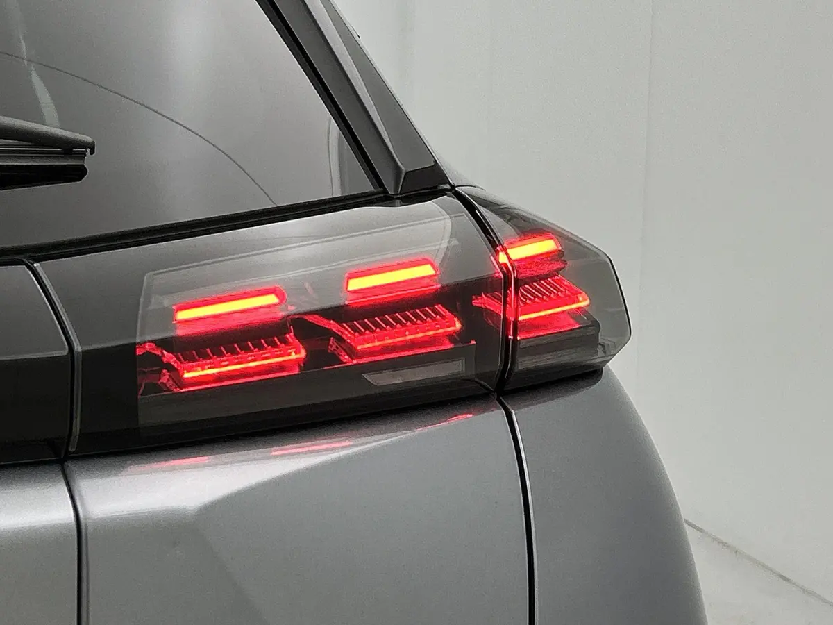 1.2 145pk Hybrid Allure Automaat | Adaptieve Cruise Control | LED | 17"LMV | Climate Control | Camera Voor + Achter | Dodehoekdetectie | Apple Carplay/Android Auto |