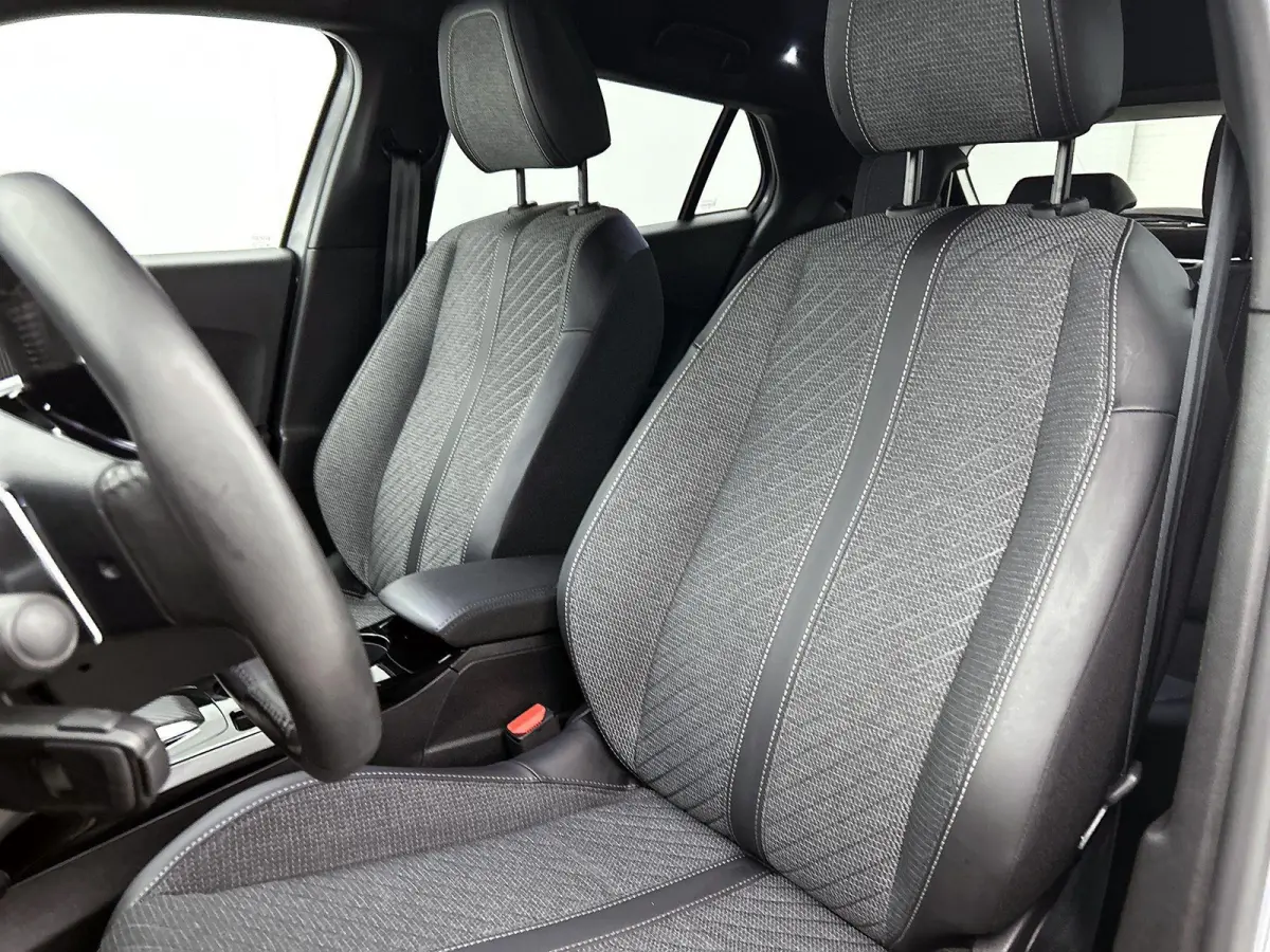 1.2 145pk Hybrid Allure Automaat | Adaptieve Cruise Control | LED | 17"LMV | Climate Control | Camera Voor + Achter | Dodehoekdetectie | Apple Carplay/Android Auto |
