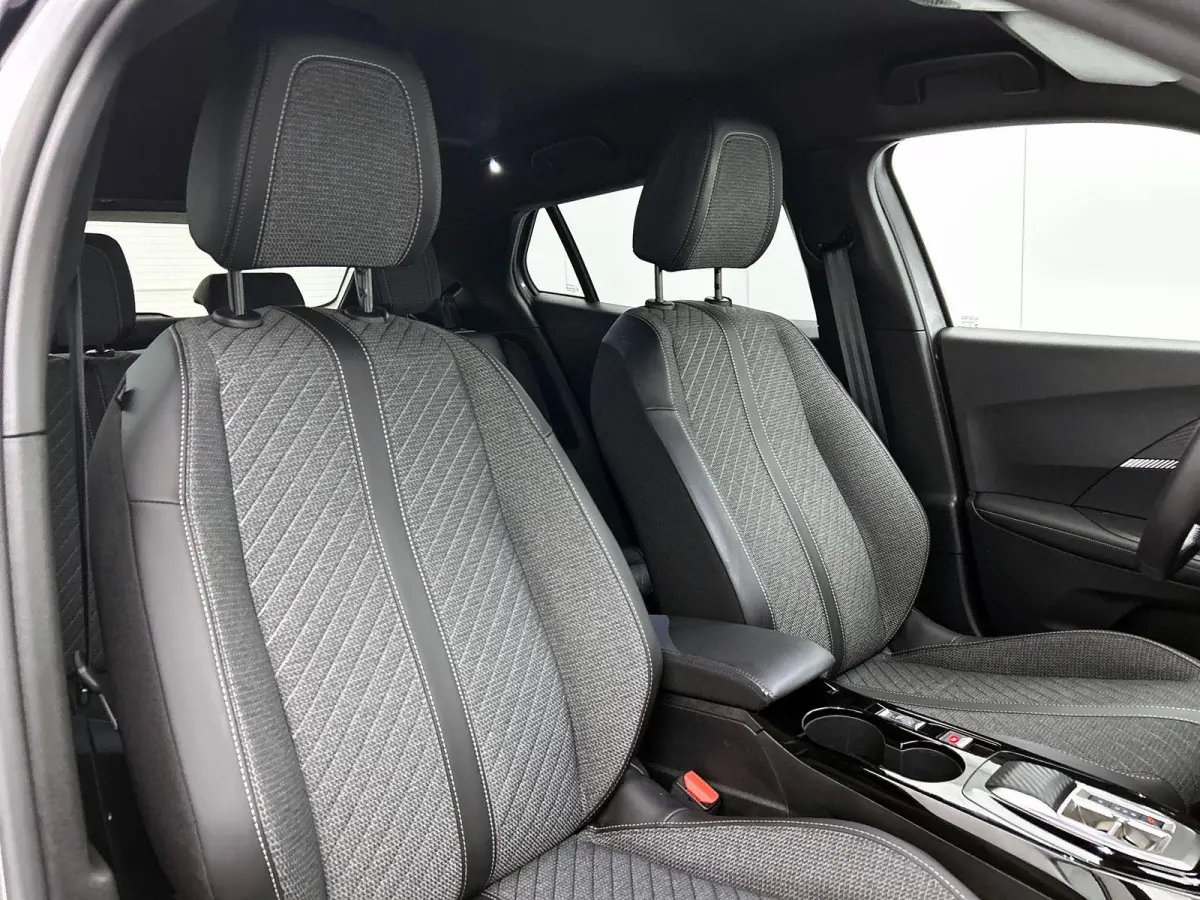 1.2 145pk Hybrid Allure Automaat | Adaptieve Cruise Control | LED | 17"LMV | Climate Control | Camera Voor + Achter | Dodehoekdetectie | Apple Carplay/Android Auto |