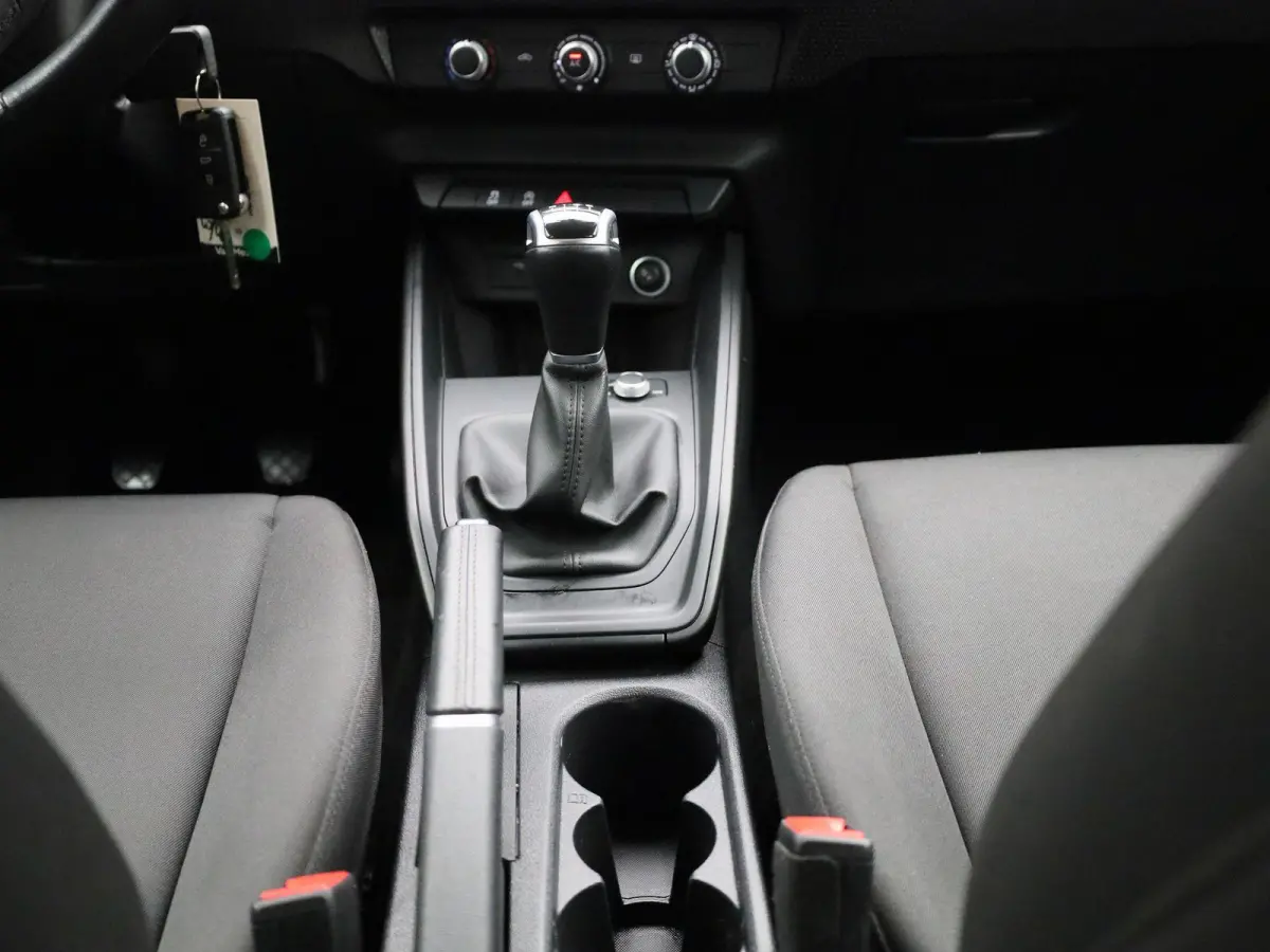 25 TFSI Pro Line APPLE CARPLAY | PDC | AIRCO | DAB | LMV | VIRTUEEL | 12 MAANDEN BOVAG GARANTIE |