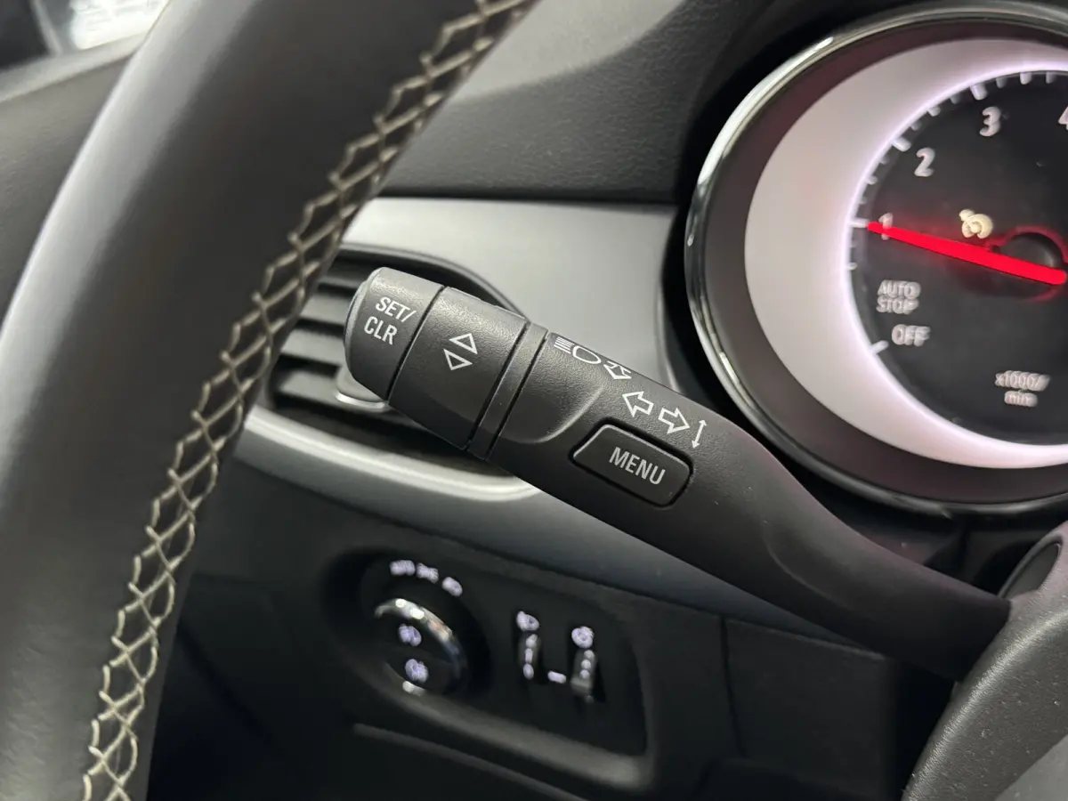 1.0 Online Edition Cruise Control Parkeersensoren Navigatie
