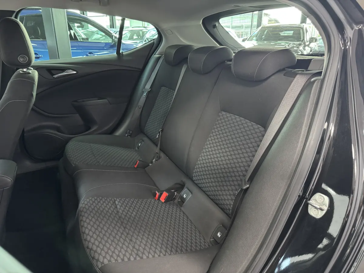 1.0 Online Edition Cruise Control Parkeersensoren Navigatie