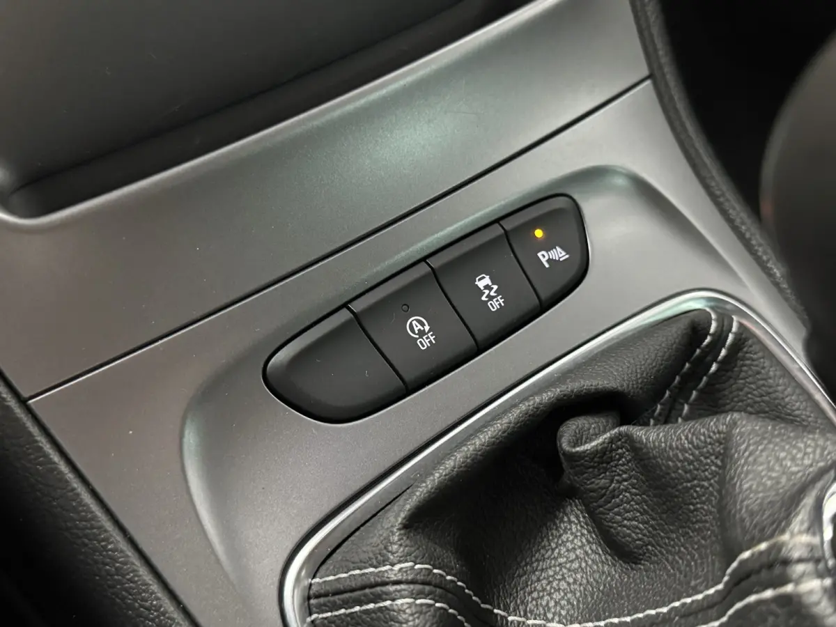 1.0 Online Edition Cruise Control Parkeersensoren Navigatie