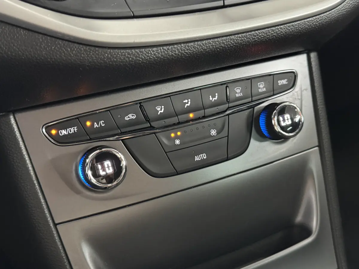 1.0 Online Edition Cruise Control Parkeersensoren Navigatie
