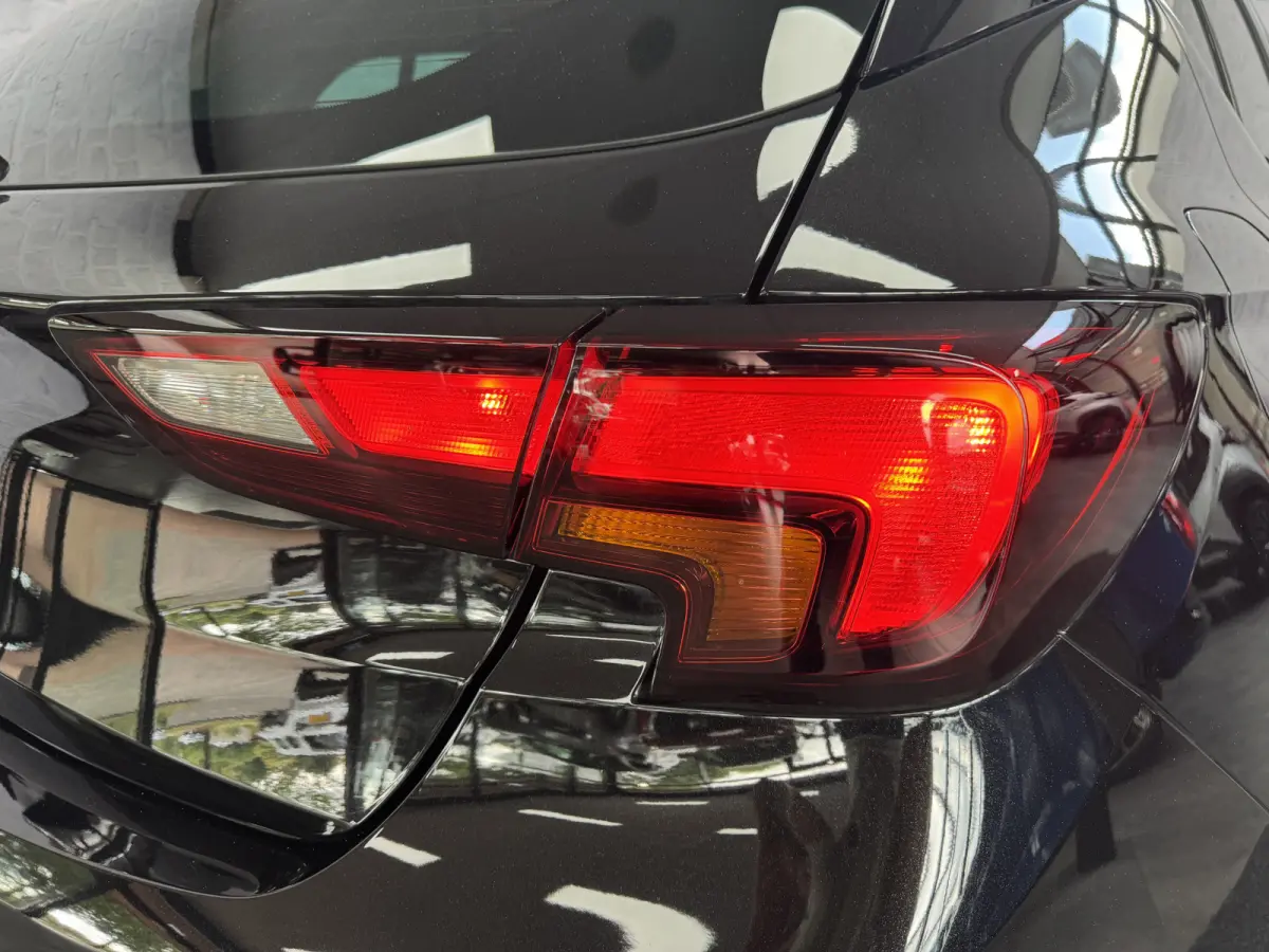 1.0 Online Edition Cruise Control Parkeersensoren Navigatie