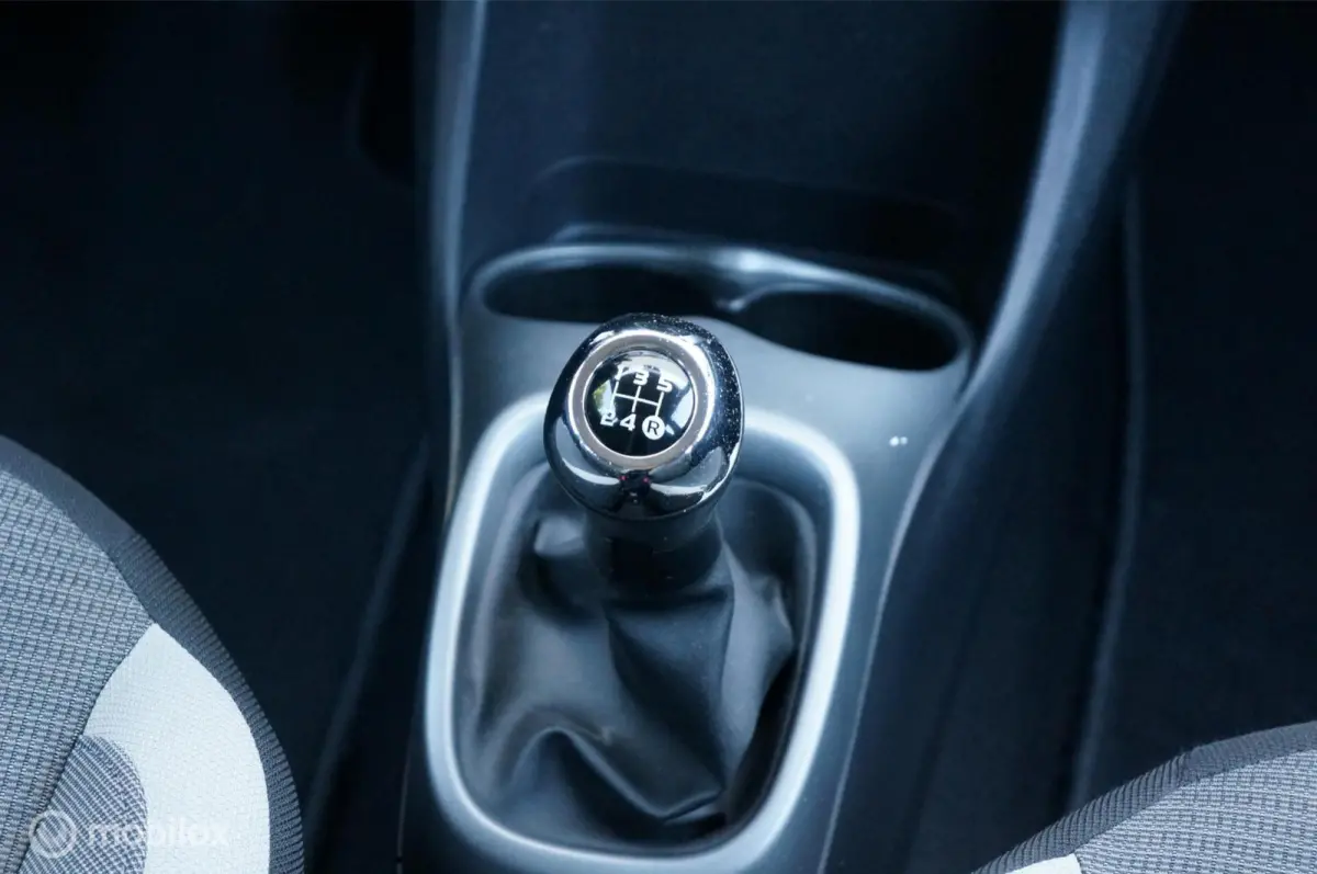 1.0 VVT-i X-Play Airco Apple/Android Lage Km's!