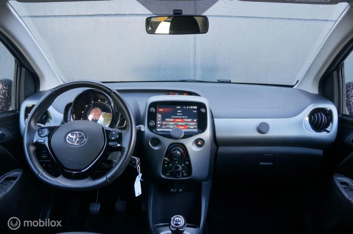 1.0 VVT-i X-Play Airco Apple/Android Lage Km's!